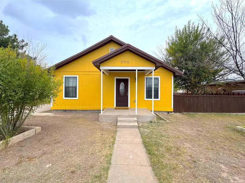 906 Texas Ave, Big Lake, TX 76932