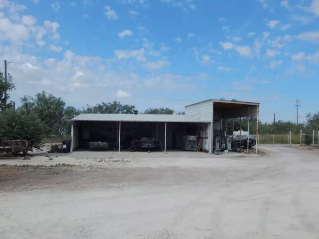 164 4th St, Barnhart, TX 76930