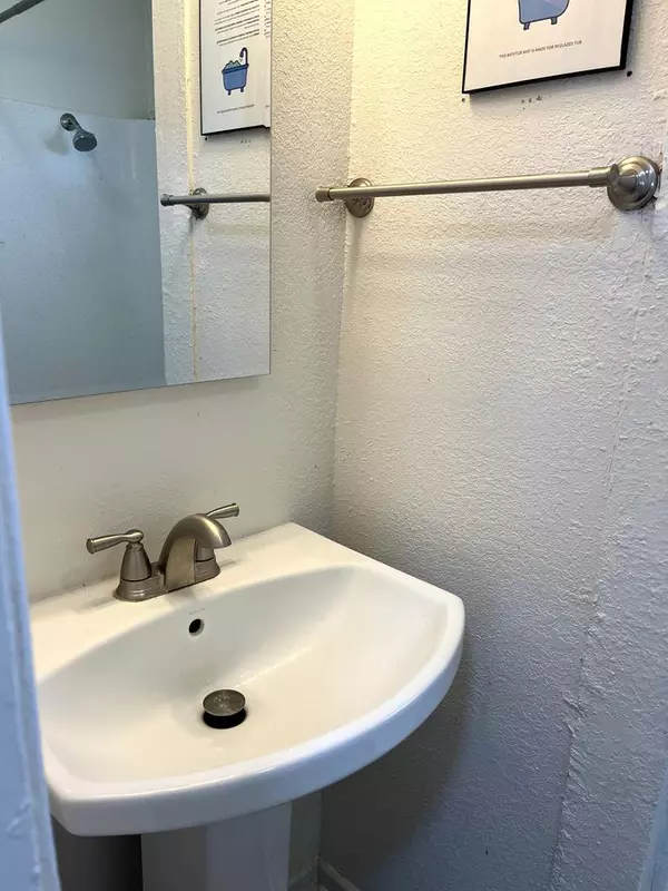 Rockport, TX 78382,722 Murray St B