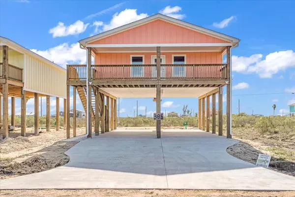 385 Misty Oak Ln, Rockport, TX 78382