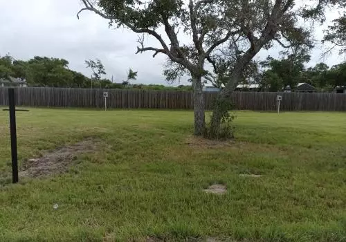 1406 Corpus Christi St #77, Rockport, TX 78382