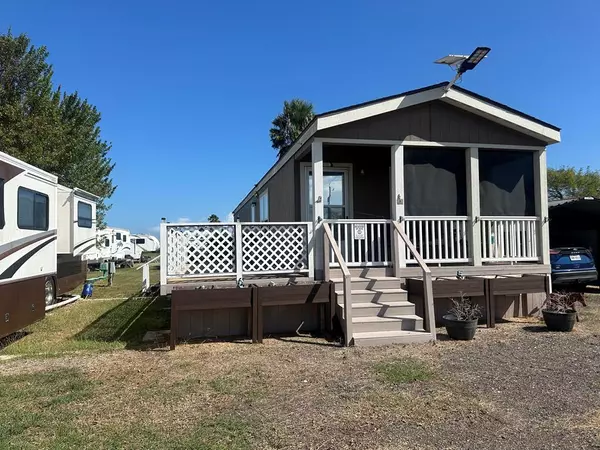202 Salt Lake Road, Rockport, TX 78382