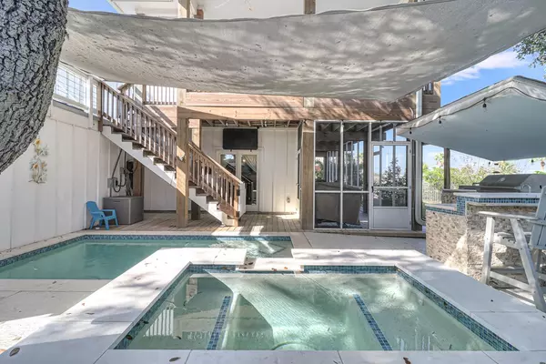 Rockport, TX 78382,104 Lands End