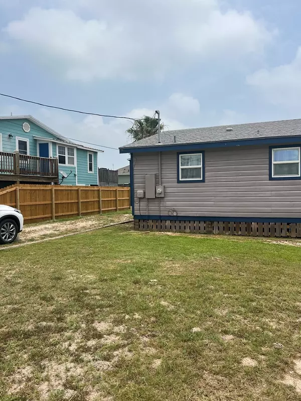 Rockport, TX 78382,820 Magnolia St