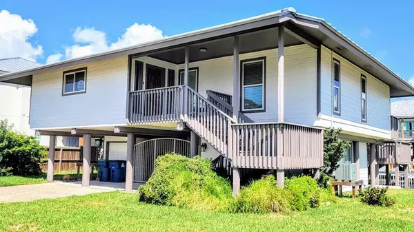 11 Luau Ln, Rockport, TX 78382