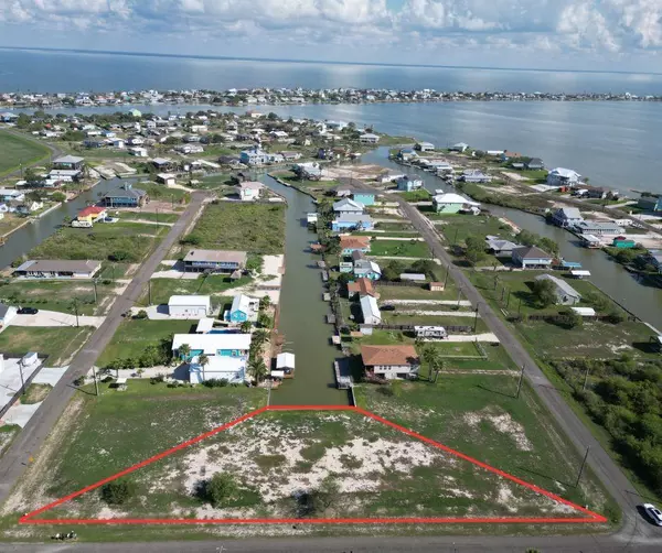 100-R Dove Dr, Rockport, TX 78382