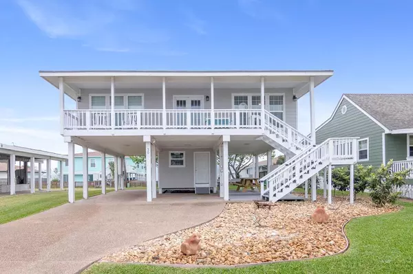 30 Nassau Dr, Rockport, TX 78382