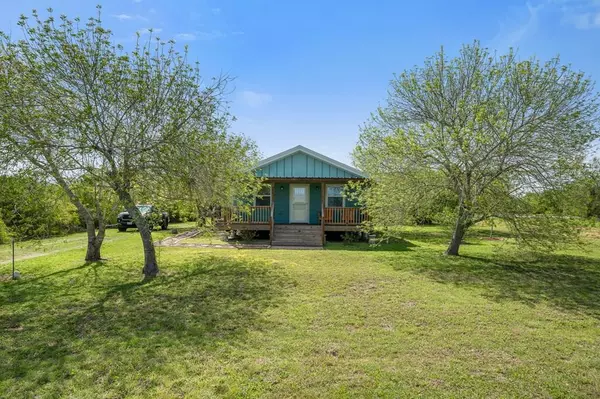 726 Third St., Bayside, TX 78340