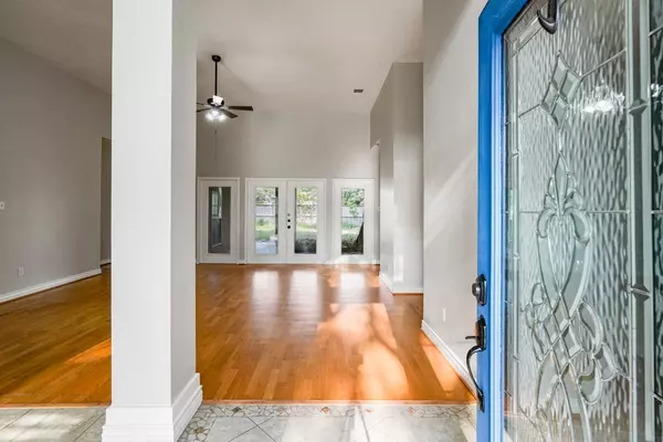 Rockport, TX 78382,104 Saint Andrews Street