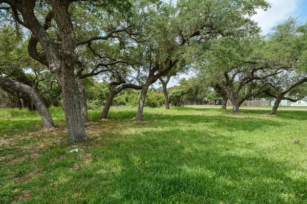 Rockport, TX 78382,107 W Bay