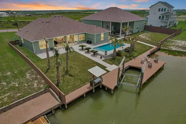 18 Peets Bend, Rockport, TX 78382