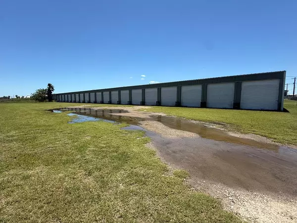48 Lido Dr, Rockport, TX 78382