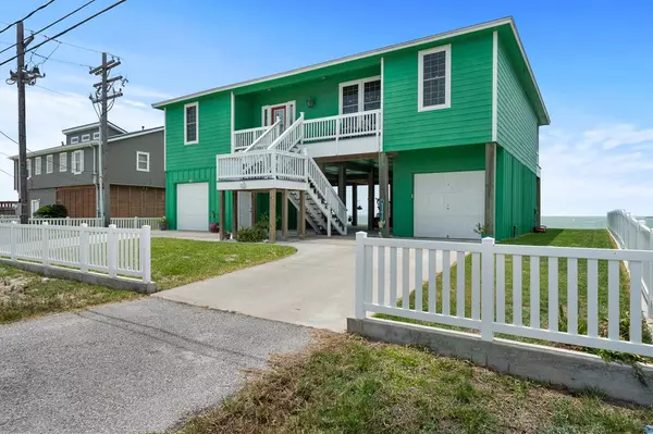 108 Bayshore Dr, Ingleside On The Bay, TX 78362