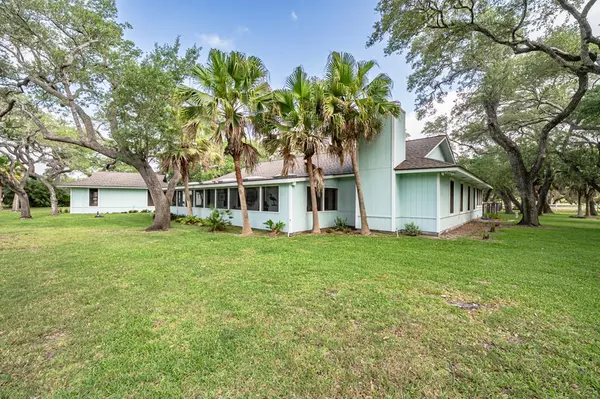 1601 Eighth Street, Rockport, TX 78382