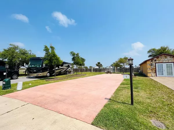 3 Augusta Circle, Aransas Pass, TX 78336