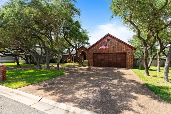 Rockport, TX 78382,111 Forest Hills