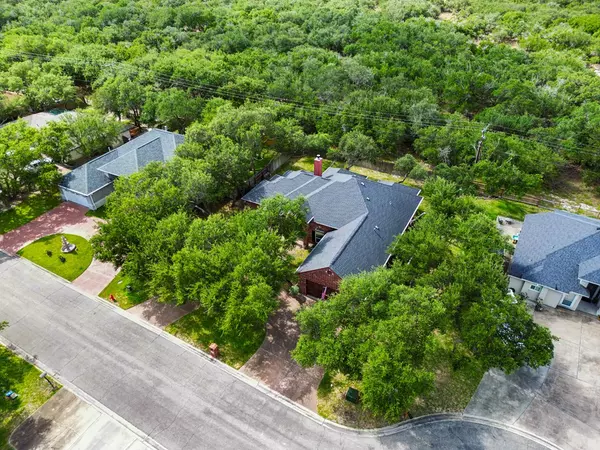 Rockport, TX 78382,111 Forest Hills