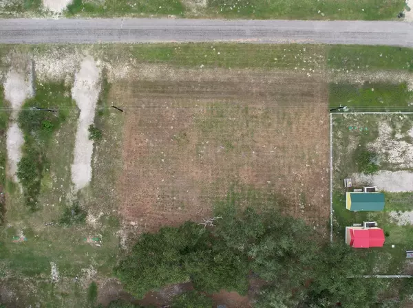 824 Traylor Ave, Rockport, TX 78382