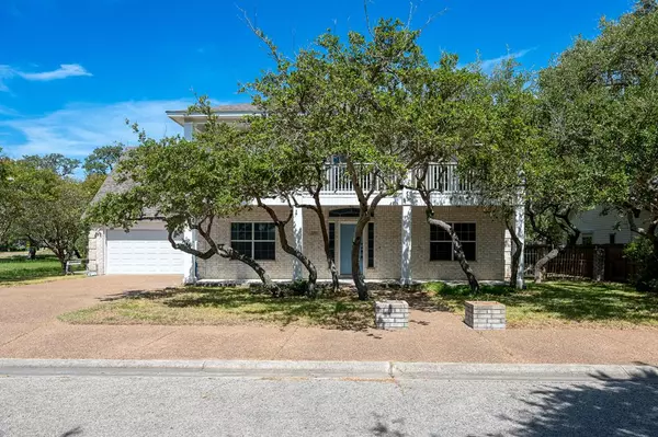 2310 Edgewater Ct., Rockport, TX 78382