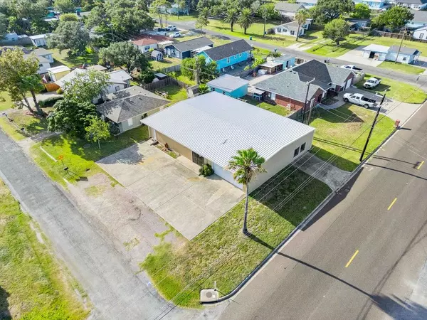 724 Rowan St, Rockport, TX 78382