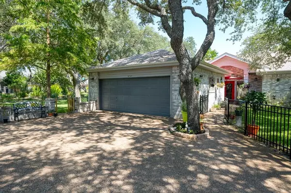 604 Silverado, Rockport, TX 78382