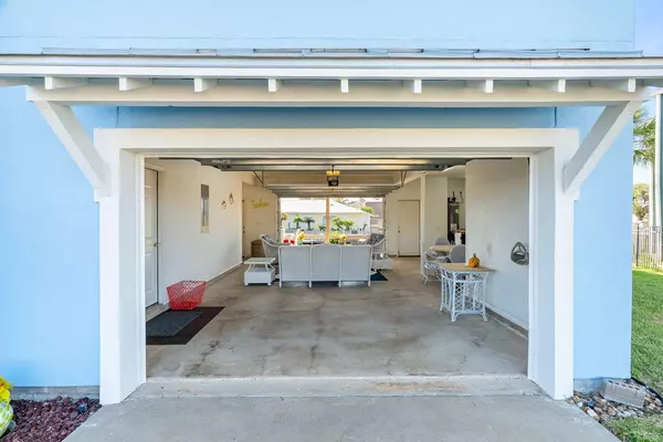 Rockport, TX 78382,205 Sandy Cove