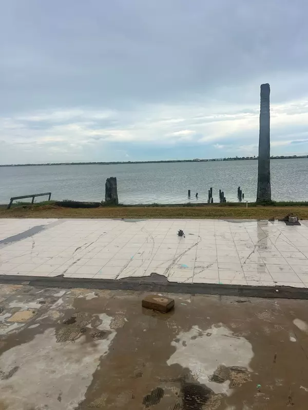 Rockport, TX 78382,329 Copano Ridge Rd