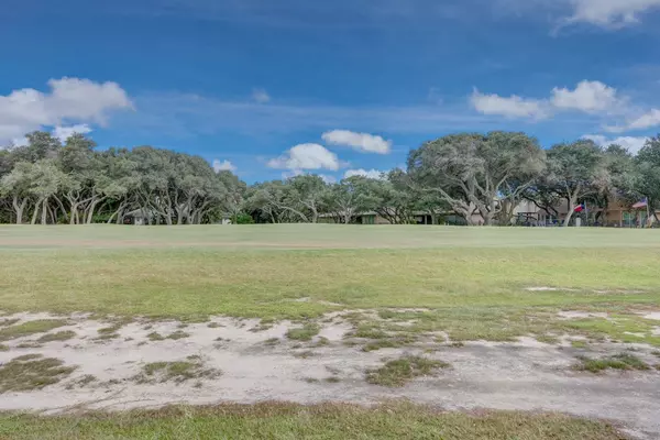 Rockport, TX 78382,115 Lee Cir