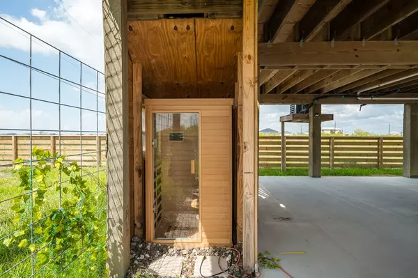Rockport, TX 78382,377 Misty Oak