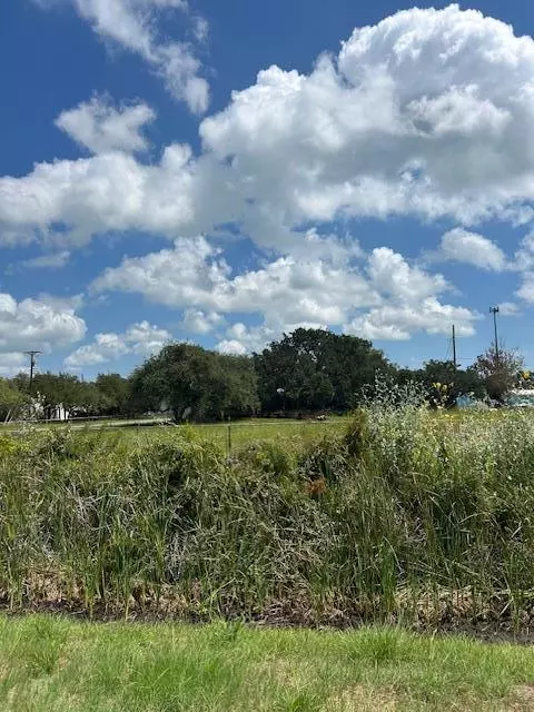 608 Terry, Rockport, TX 78382