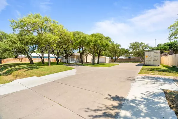 Rockport, TX 78382,602 Pine