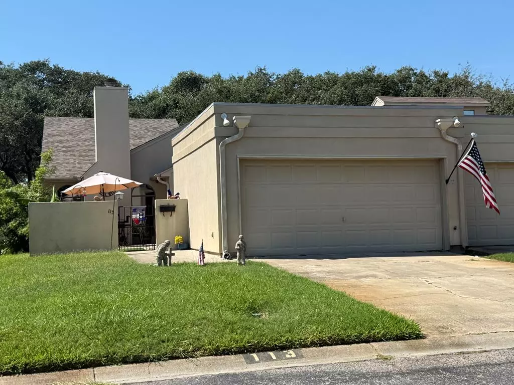 Rockport, TX 78382,113 Santa Fe Dr