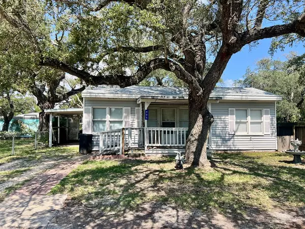 405 Broadway St, Fulton, TX 78358