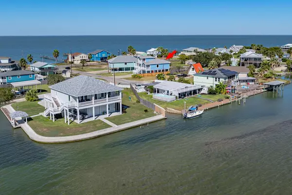 Rockport, TX 78382,10 Clam Dr