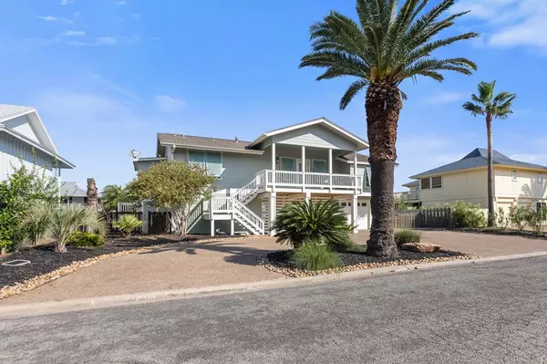 39 Curlew Dr., Rockport, TX 78382