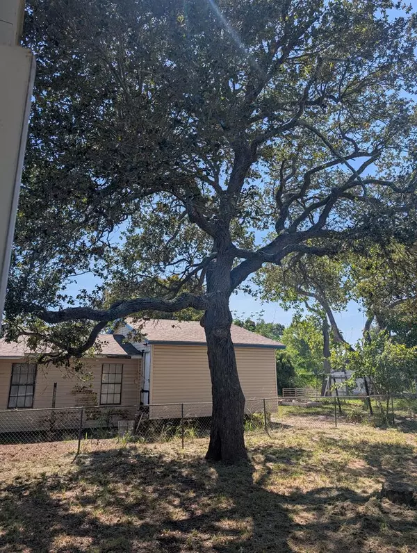 Rockport, TX 78382,909 Live Oak St