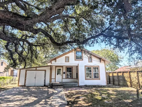 909 Live Oak St, Rockport, TX 78382