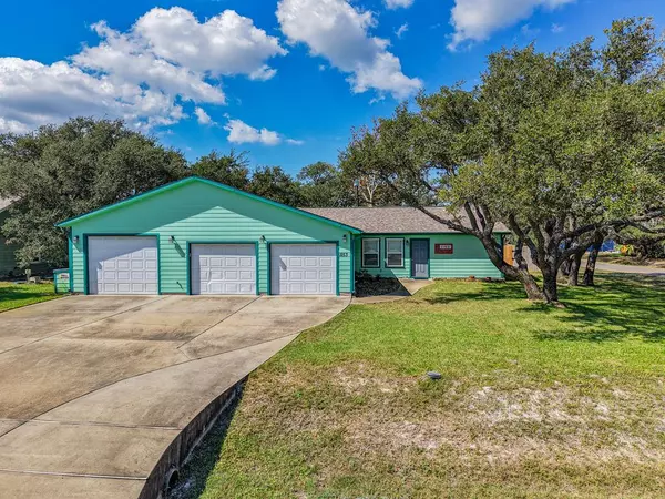 1153 Hickory Ave, Rockport, TX 78382