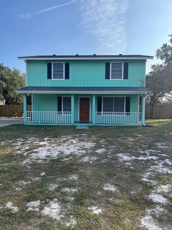 121 Linden St, Rockport, TX 78382