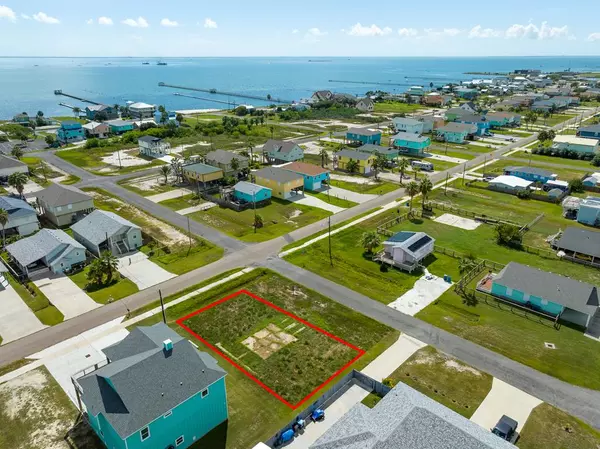 810 James St., Rockport, TX 78382