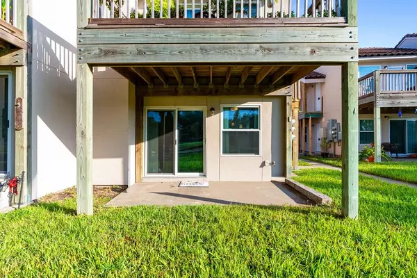 221 Marion Dr, Rockport, TX 78382