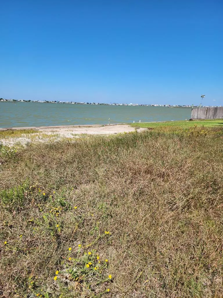 Rockport, TX 78382,137 Lakeshore Drive