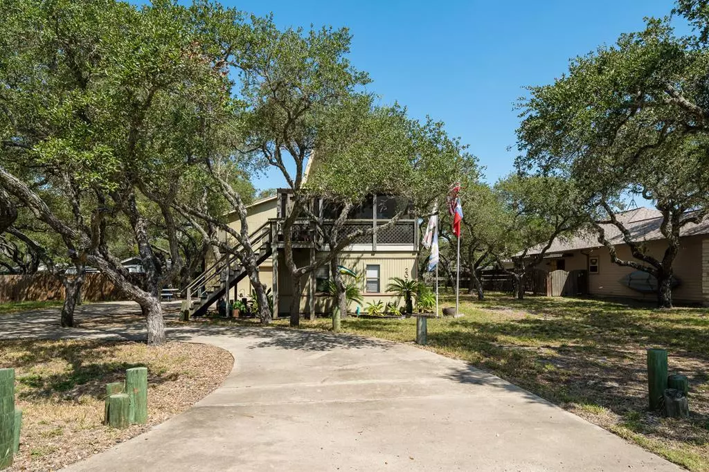 Rockport, TX 78382,203 Timber Lane Loop