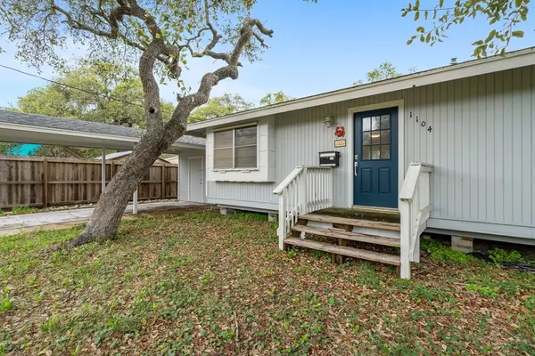 Rockport, TX 78382,1104 Cedar St