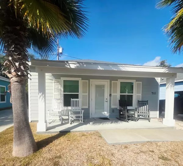 121 Oasis Circle, Rockport, TX 78382