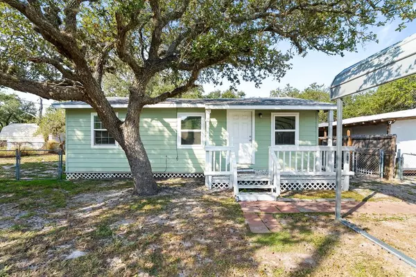 619 Terry, Rockport, TX 78382
