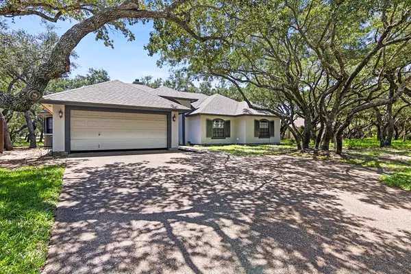 Rockport, TX 78382,220 Champions Dr