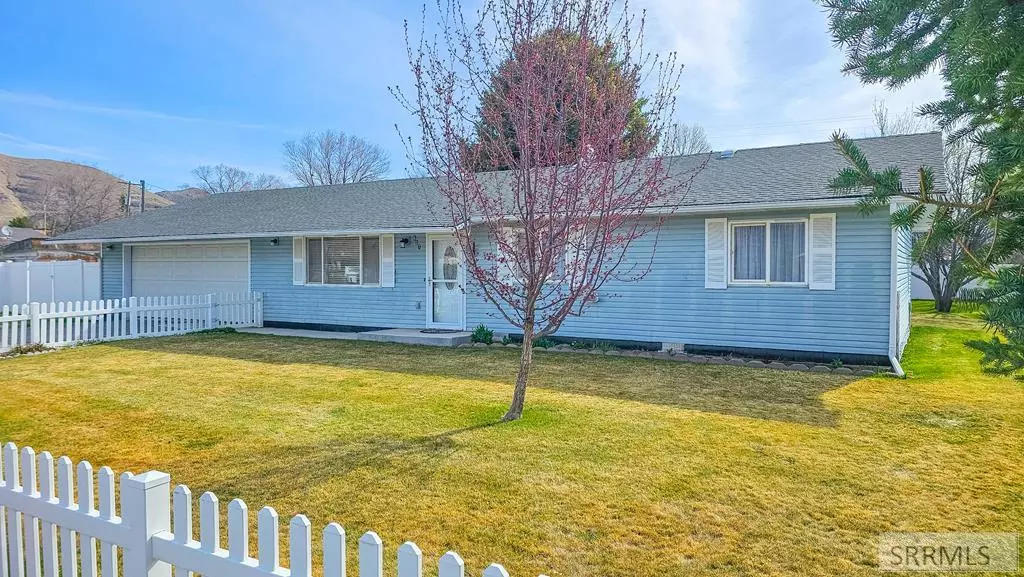 627 S Thelma Avenue, Arco, ID 83213