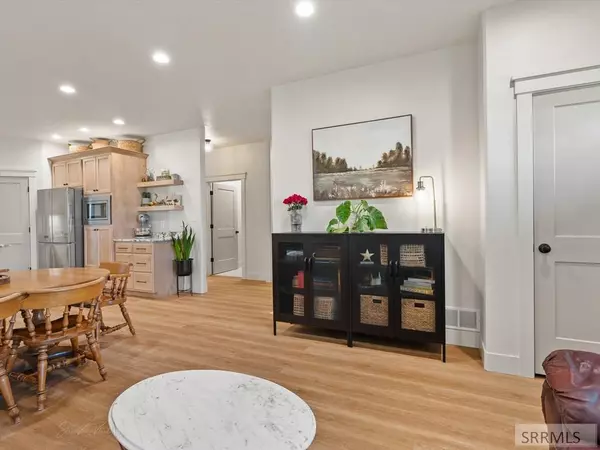 Pocatello, ID 83201,979 Marinus