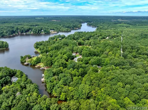 Bracey, VA 23919,139R Mary Court